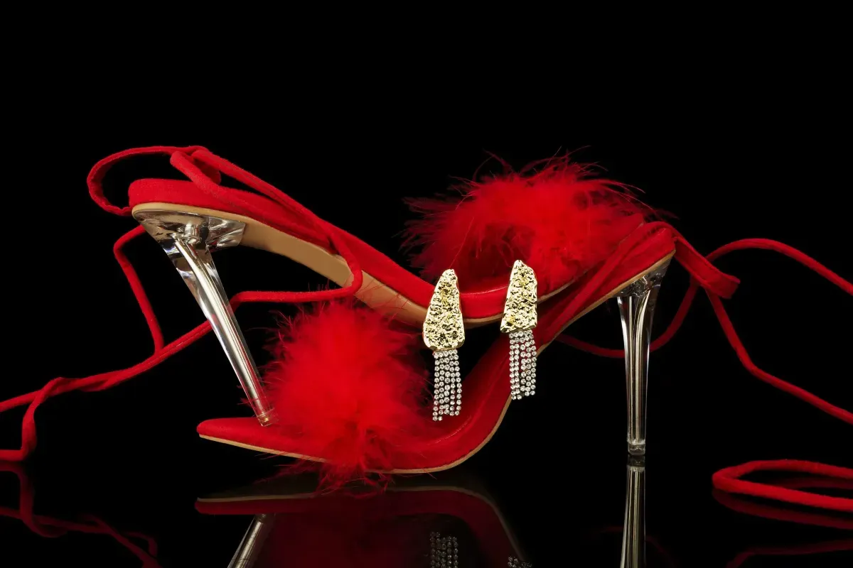 Buty z piórami – czym są i do jakich stylizacji będą pasować?