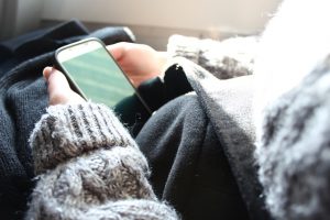 Zalany smartfon - ile kosztuje naprawa?
