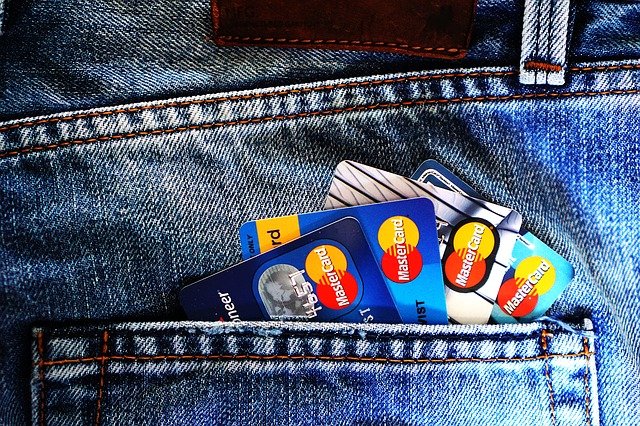 Kiedy warto wyposażyć się w kartę kredytową?