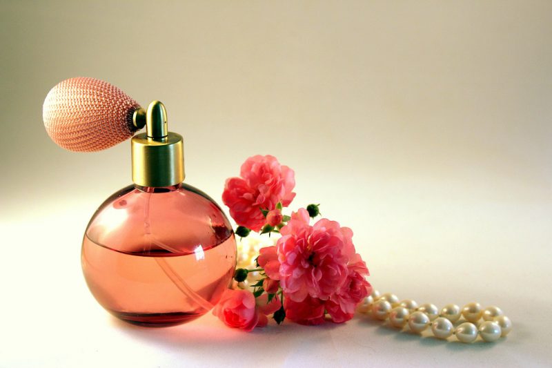 Najpiękniejsze damskie perfumy, które trafią w gusta każdego!